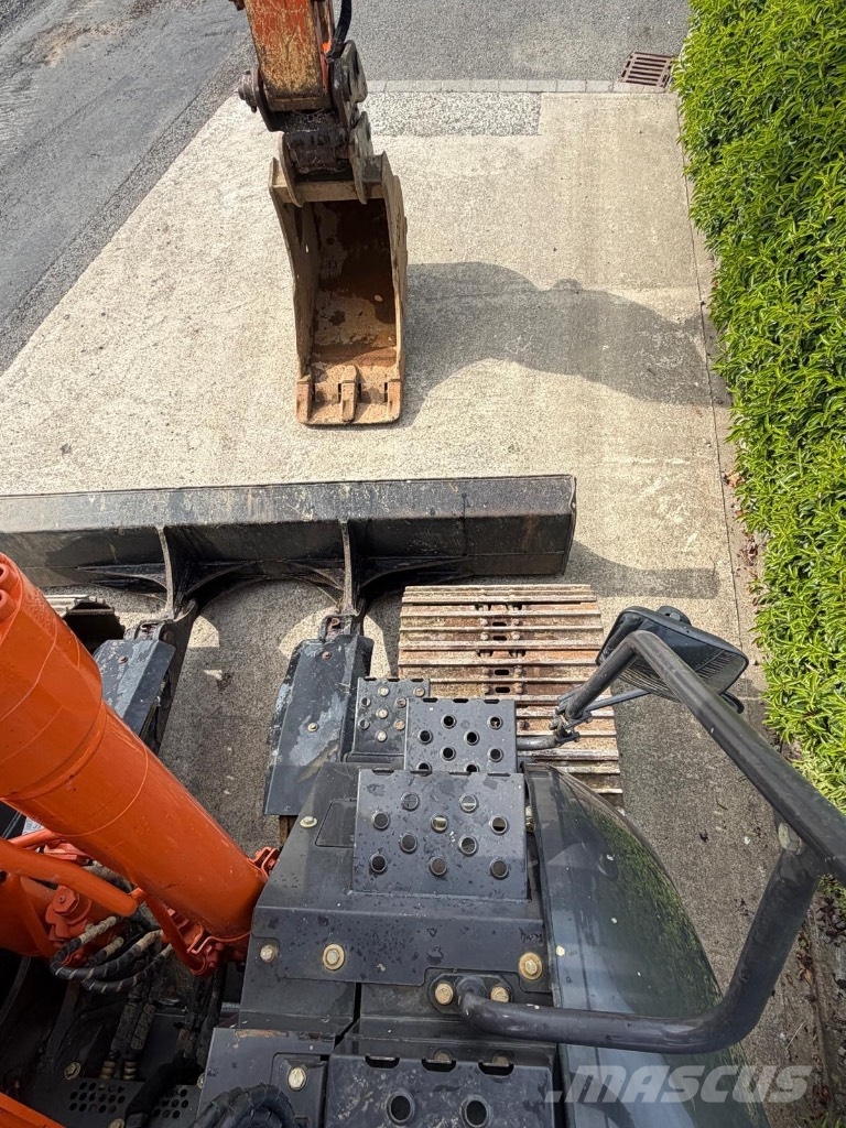 Hitachi ZX 135 US Roomikekskavaatorid
