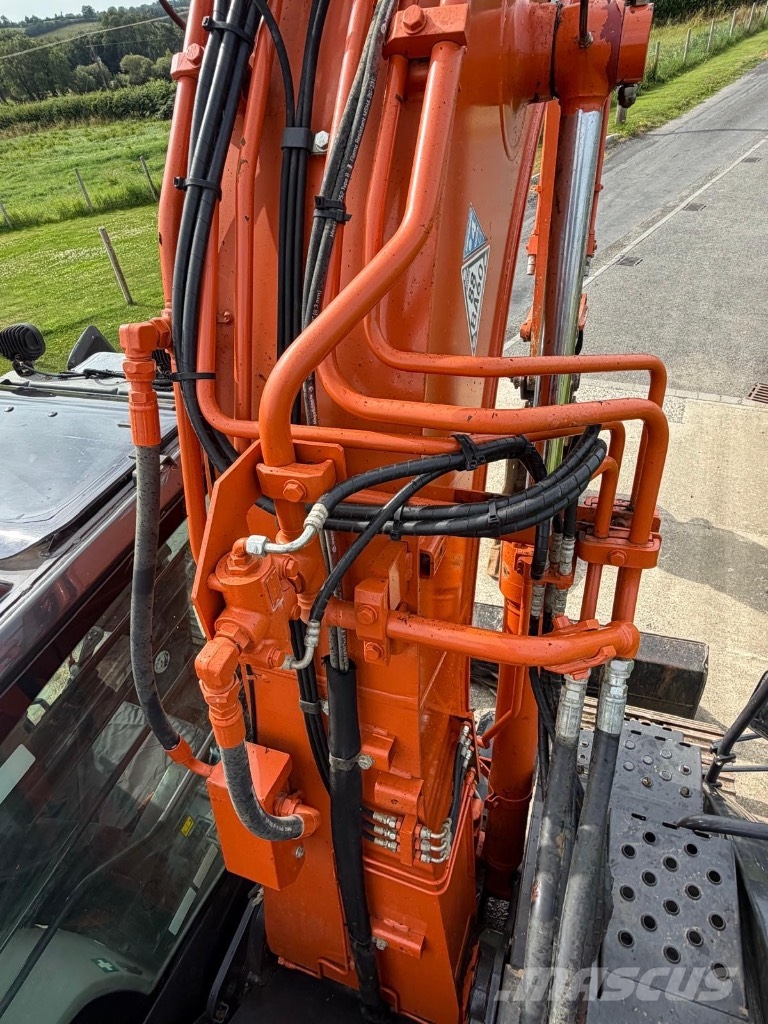 Hitachi ZX 135 US Roomikekskavaatorid