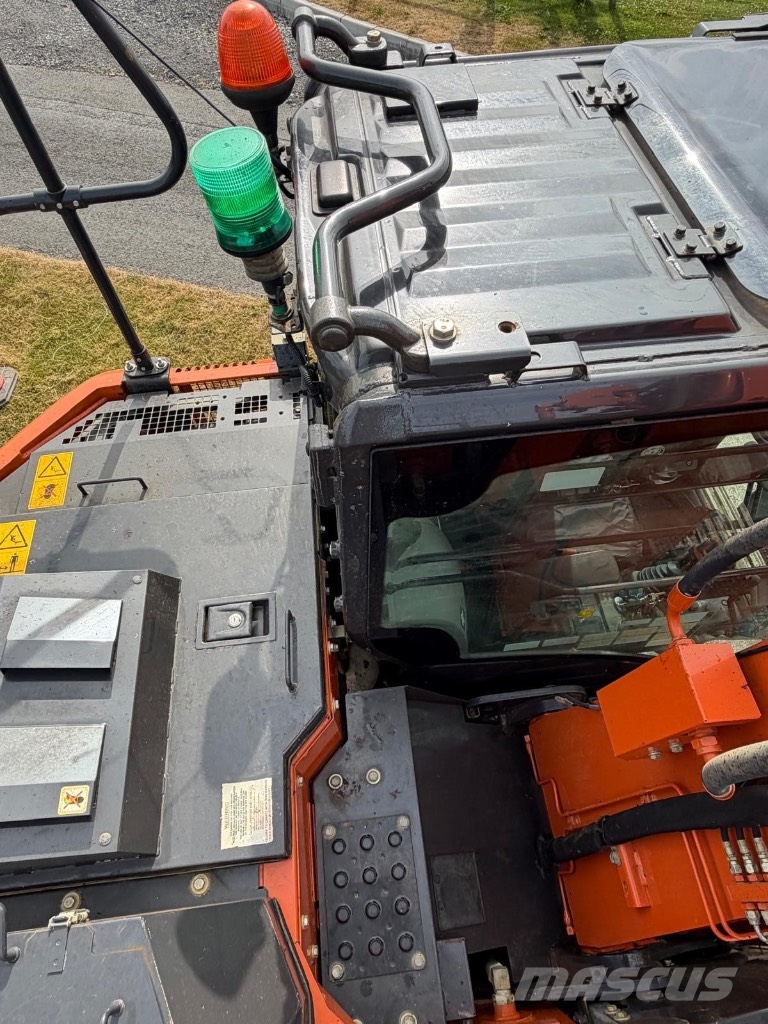 Hitachi ZX 135 US Roomikekskavaatorid