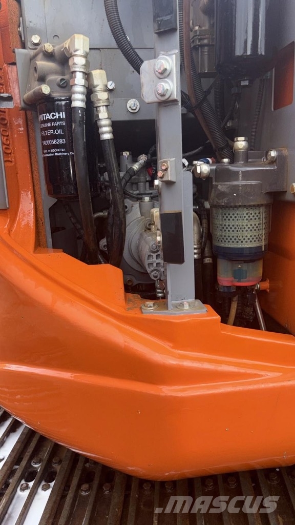 Hitachi ZX 135 US Roomikekskavaatorid