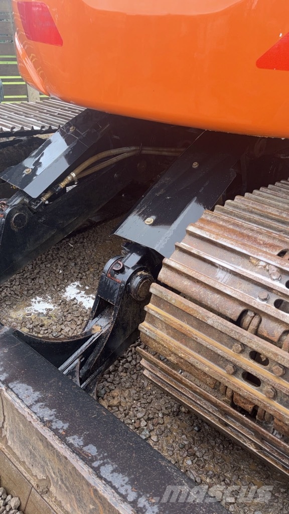 Hitachi ZX 135 US Roomikekskavaatorid