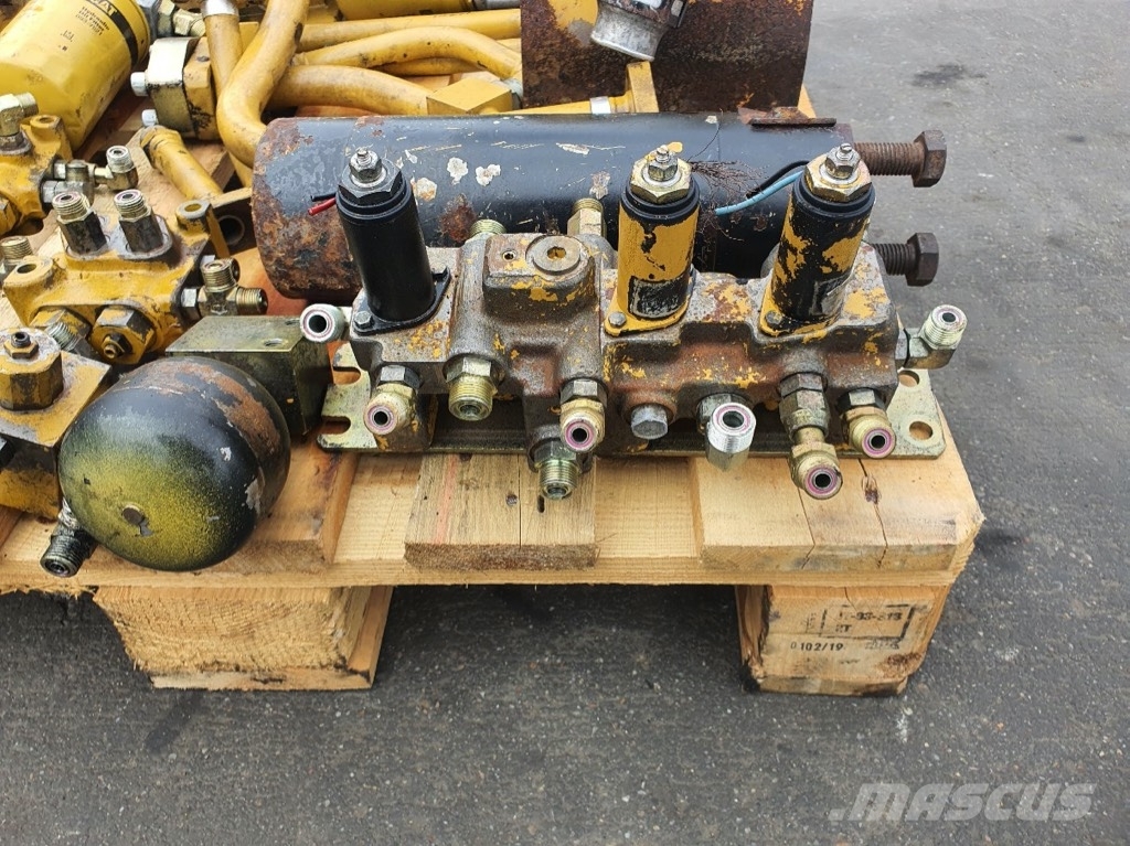 CAT 330 C ROZDZIELACZ HYDRAULICZNY Гідравліка
