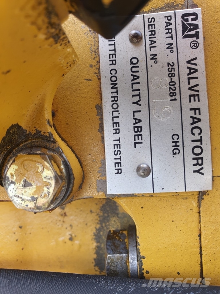 CAT 330 C ROZDZIELACZ HYDRAULICZNY Гідравліка