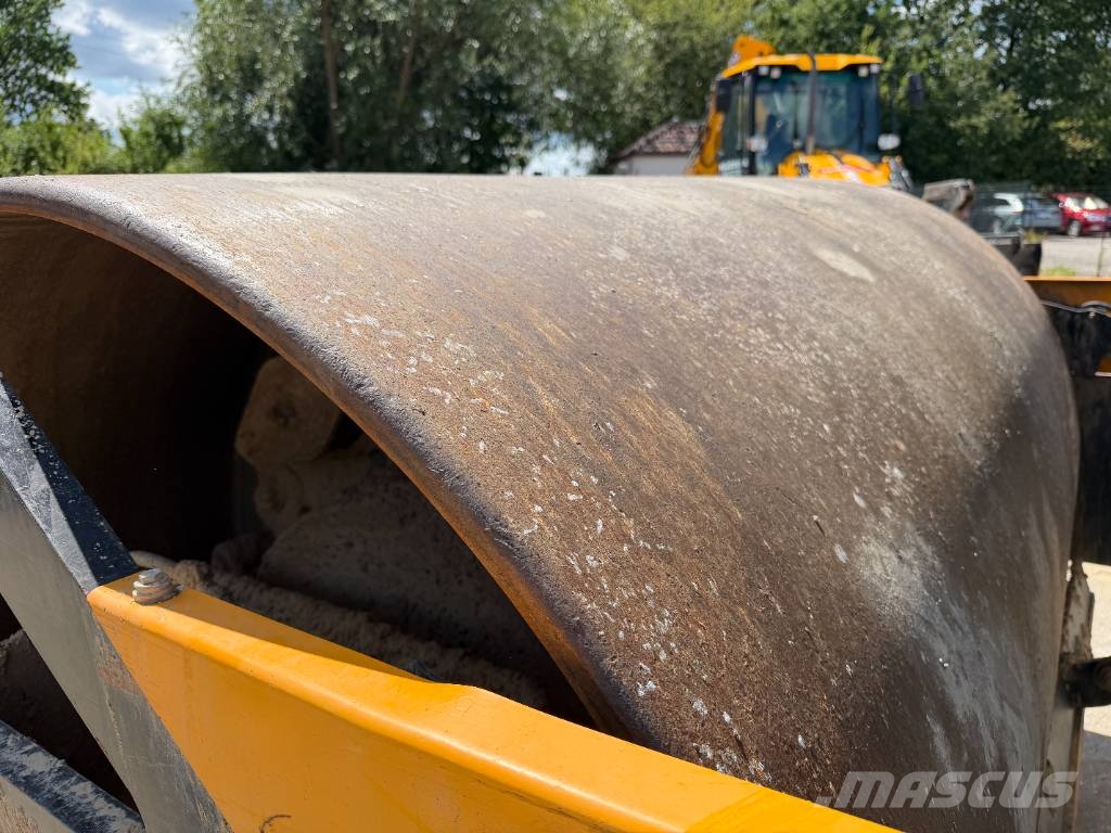 JCB VM 137 D مداحل أحادية الأسطوانة