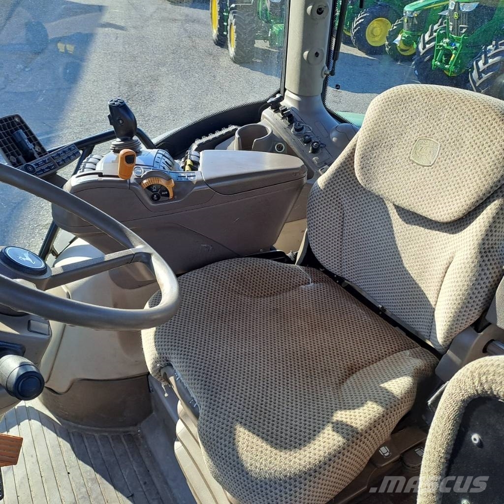 John Deere 6215 R AutoPower الجرارات