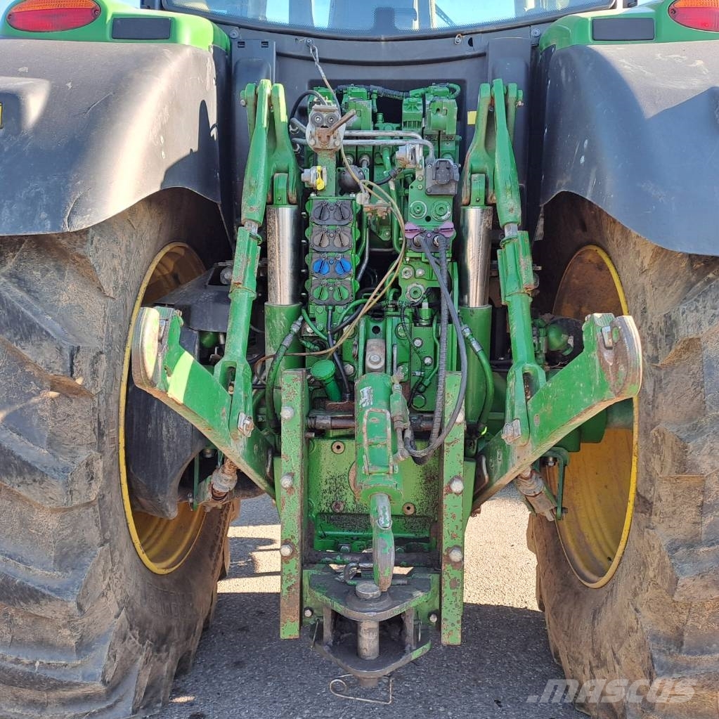 John Deere 6215 R AutoPower الجرارات