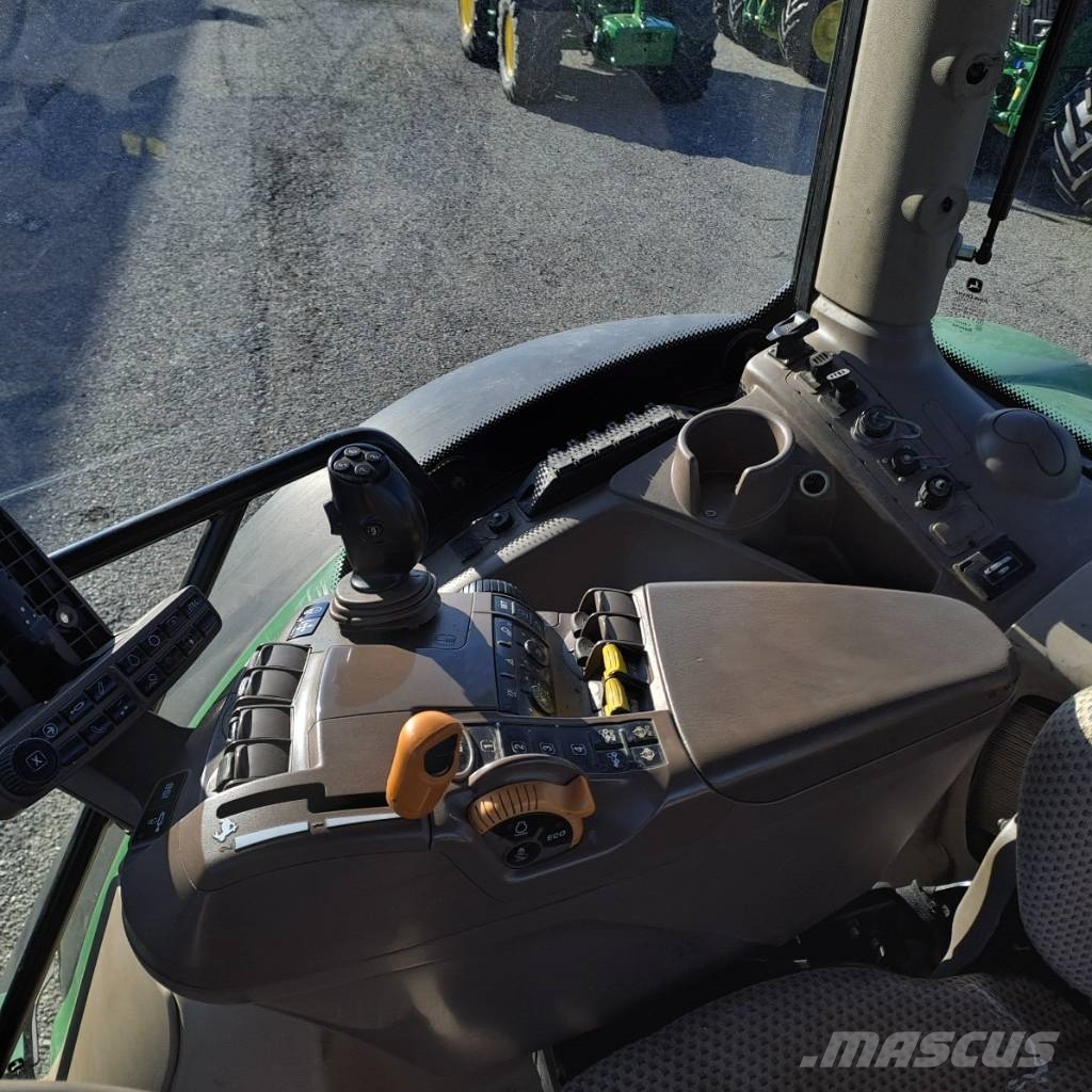 John Deere 6215 R AutoPower الجرارات