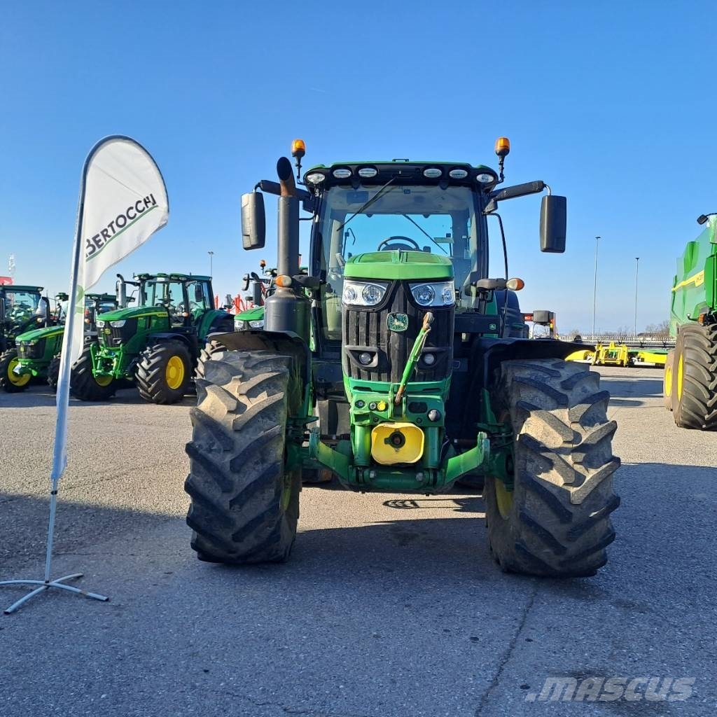 John Deere 6215 R AutoPower الجرارات