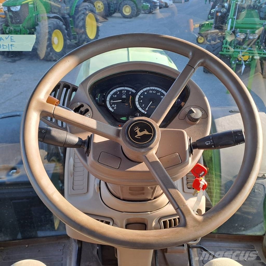 John Deere 6215 R AutoPower الجرارات