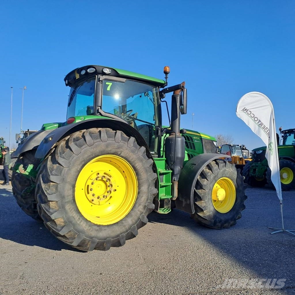 John Deere 6215 R AutoPower الجرارات