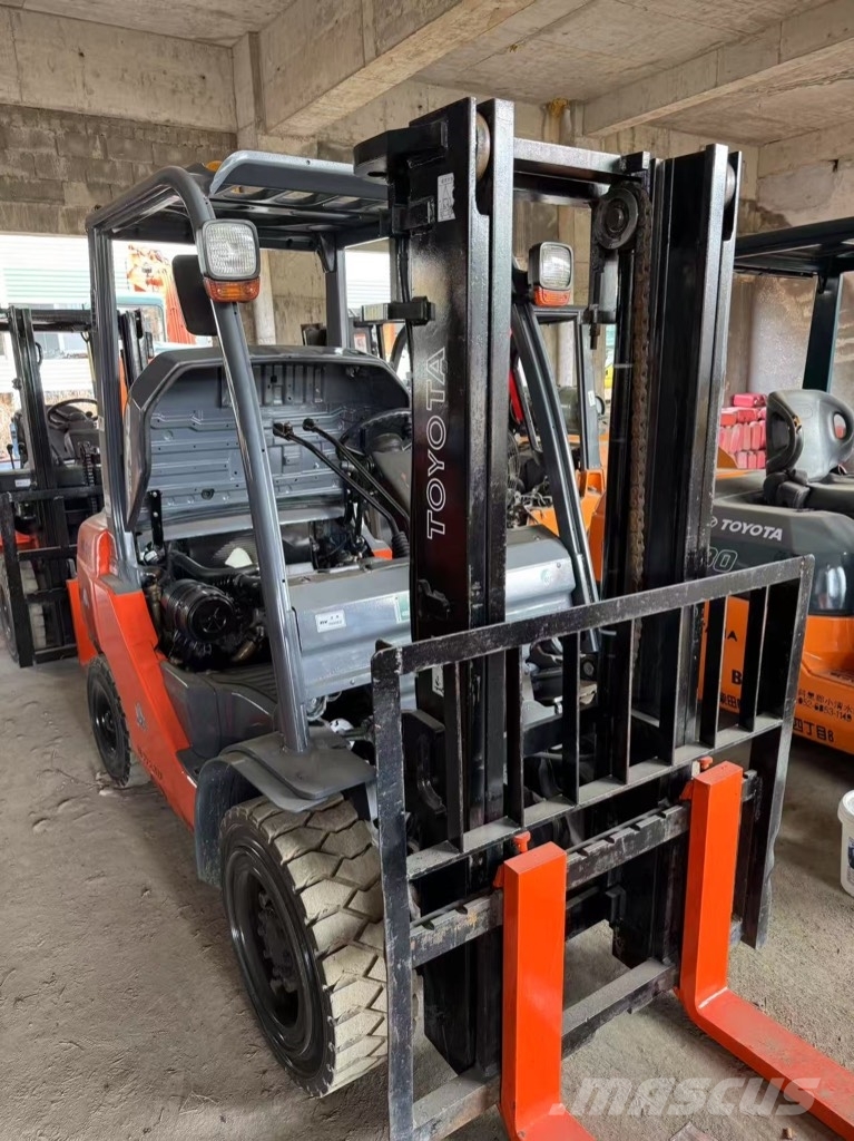 Toyota 7FD 30 8FD30  6FD30 Diesel forklifts