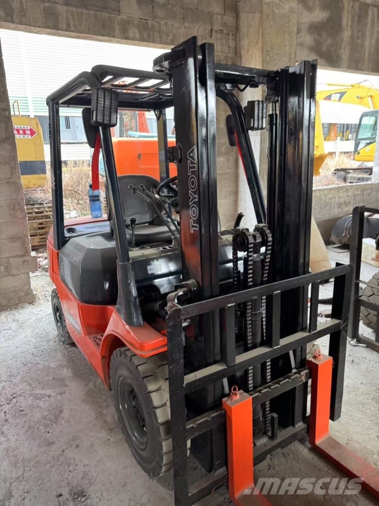 Toyota 7FD 30 8FD30  6FD30 Diesel forklifts