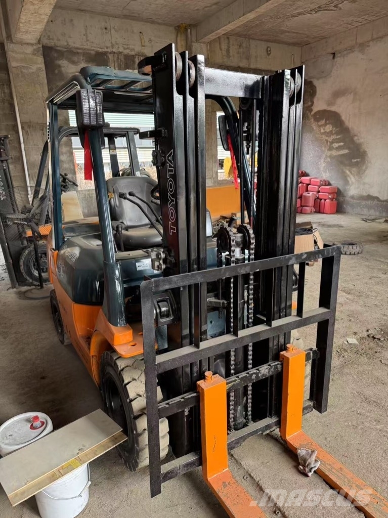Toyota 7FD 30 8FD30  6FD30 Diesel forklifts