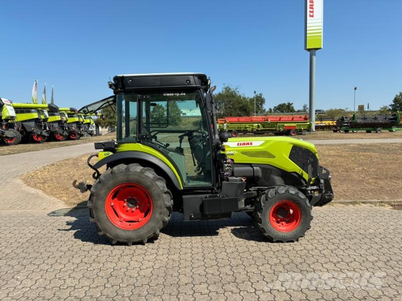 CLAAS NEXOS 240 S Traktoren