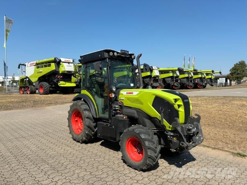 CLAAS NEXOS 240 S Traktoren