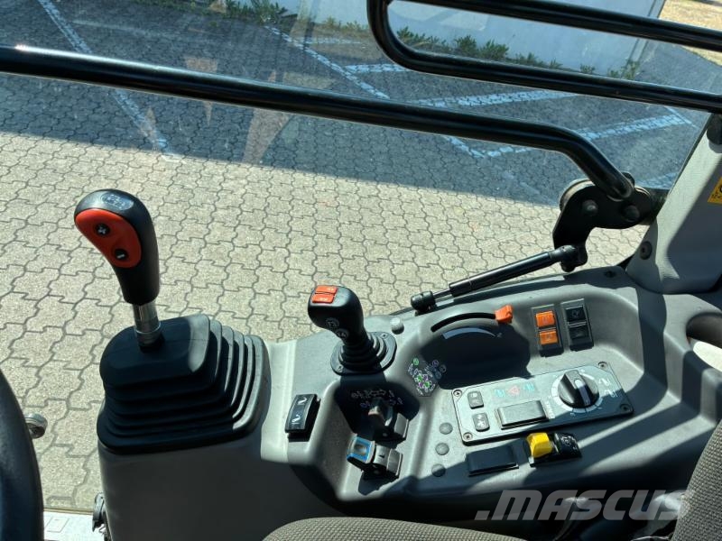 CLAAS NEXOS 240 S Stage V Tractoren