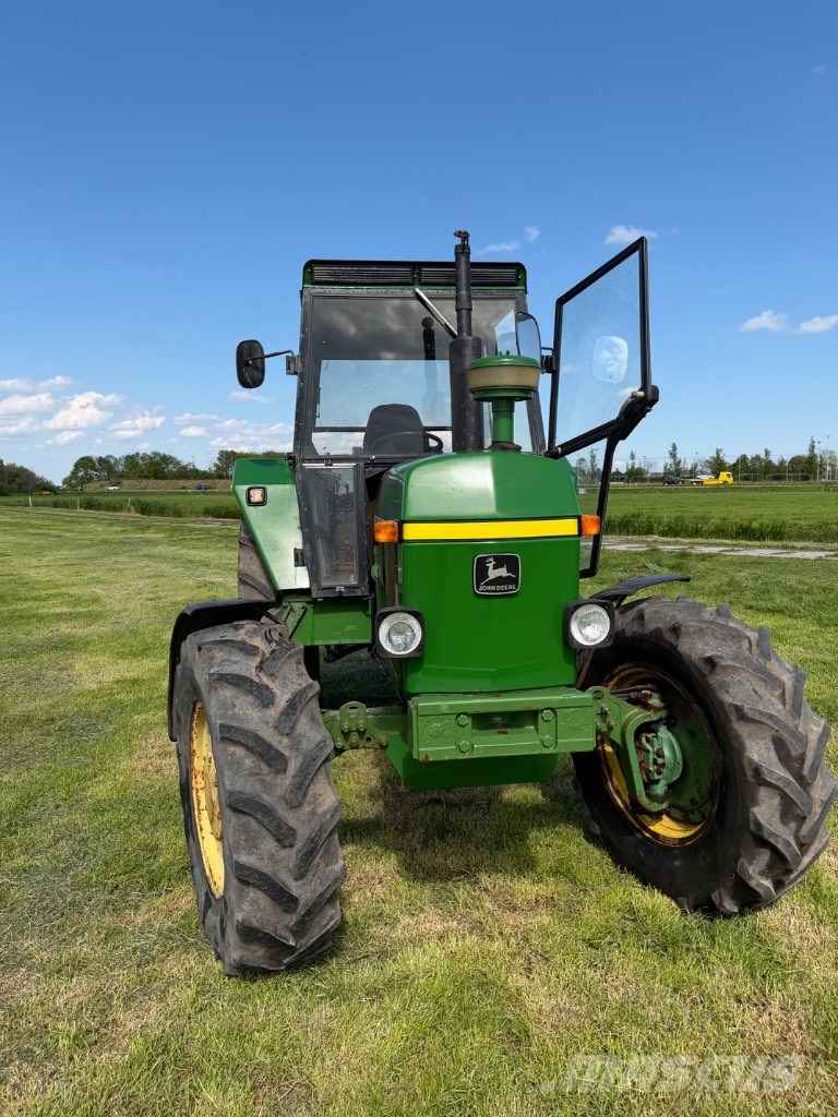 John Deere 3130 الجرارات