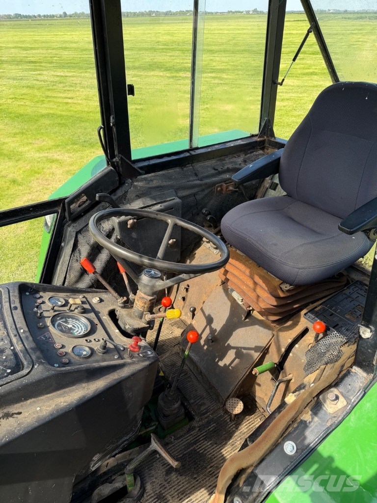 John Deere 3130 الجرارات