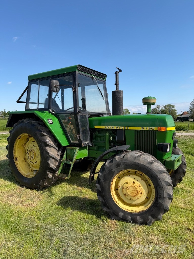John Deere 3130 الجرارات