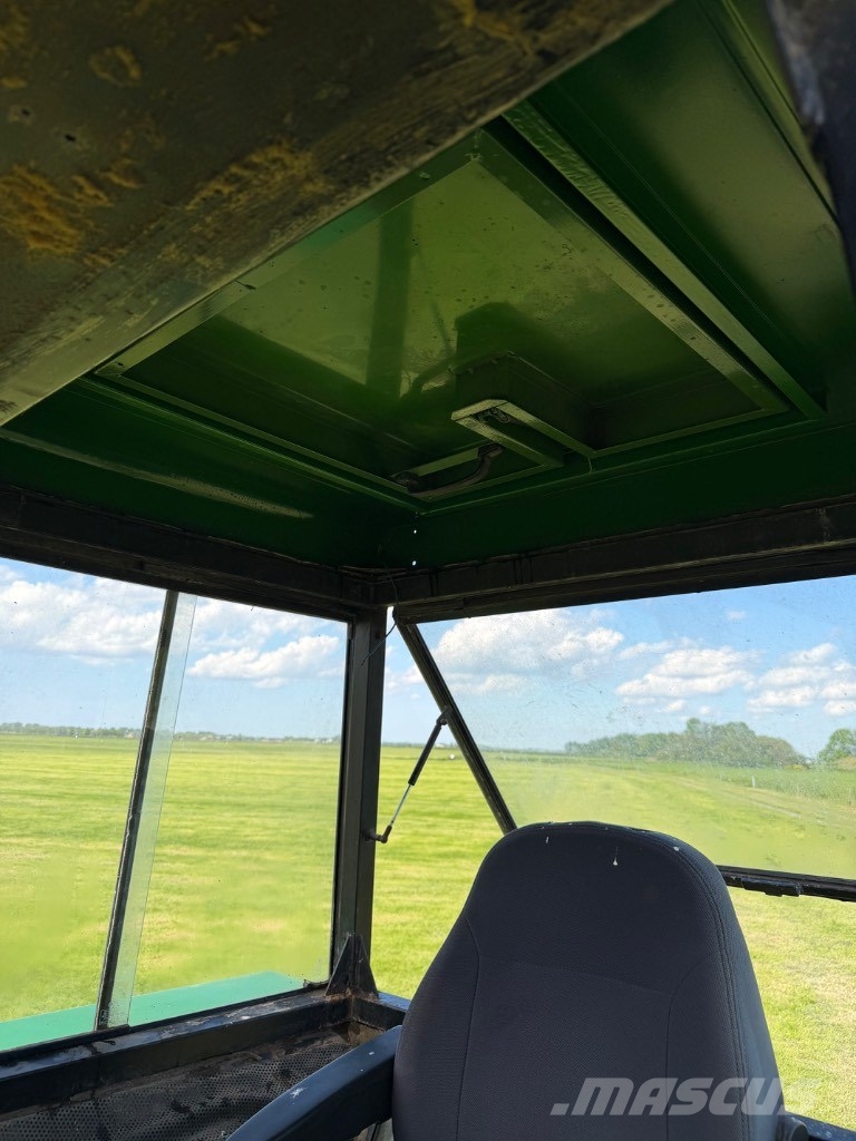 John Deere 3130 الجرارات