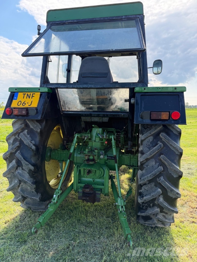 John Deere 3130 الجرارات