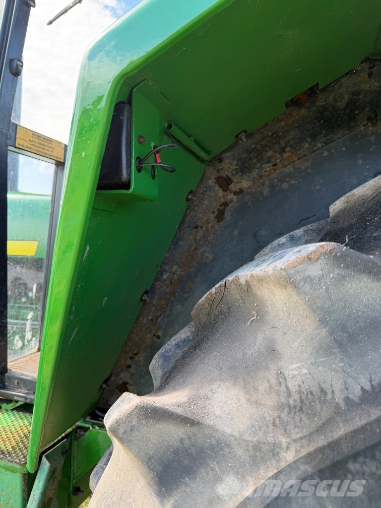 John Deere 3130 الجرارات