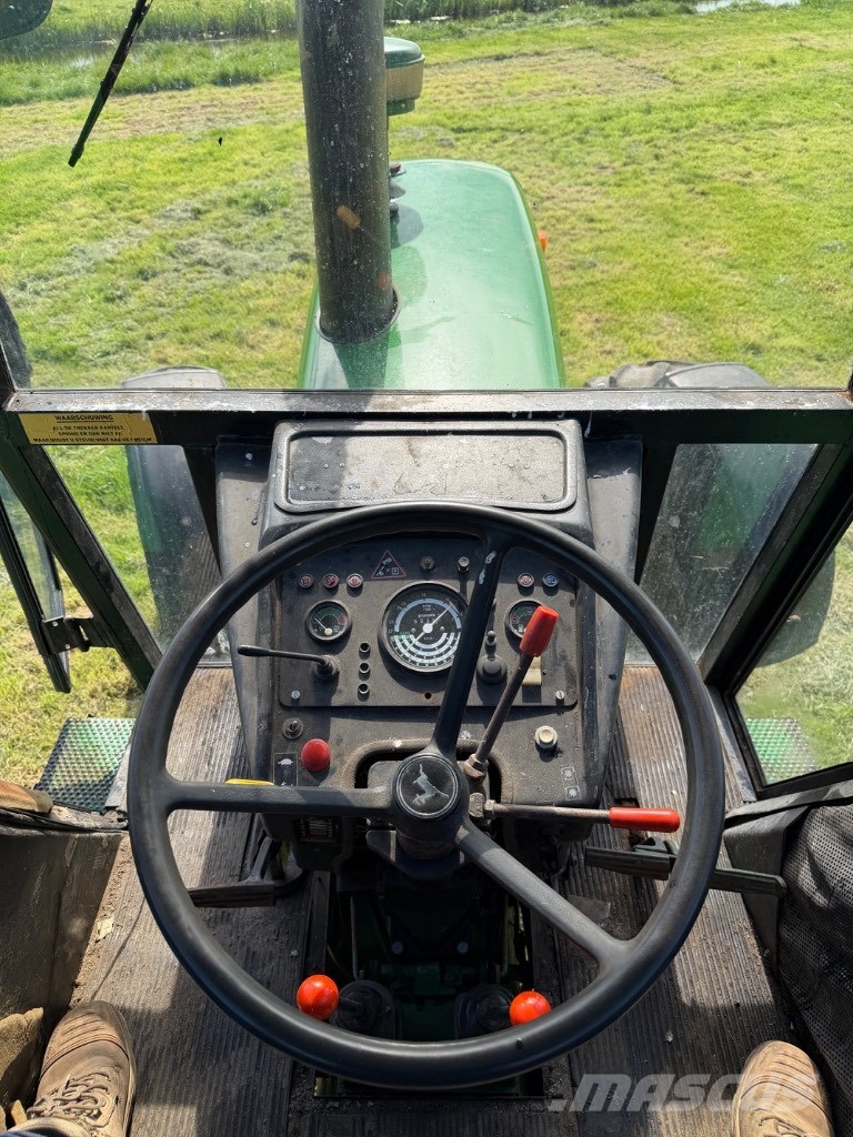 John Deere 3130 الجرارات