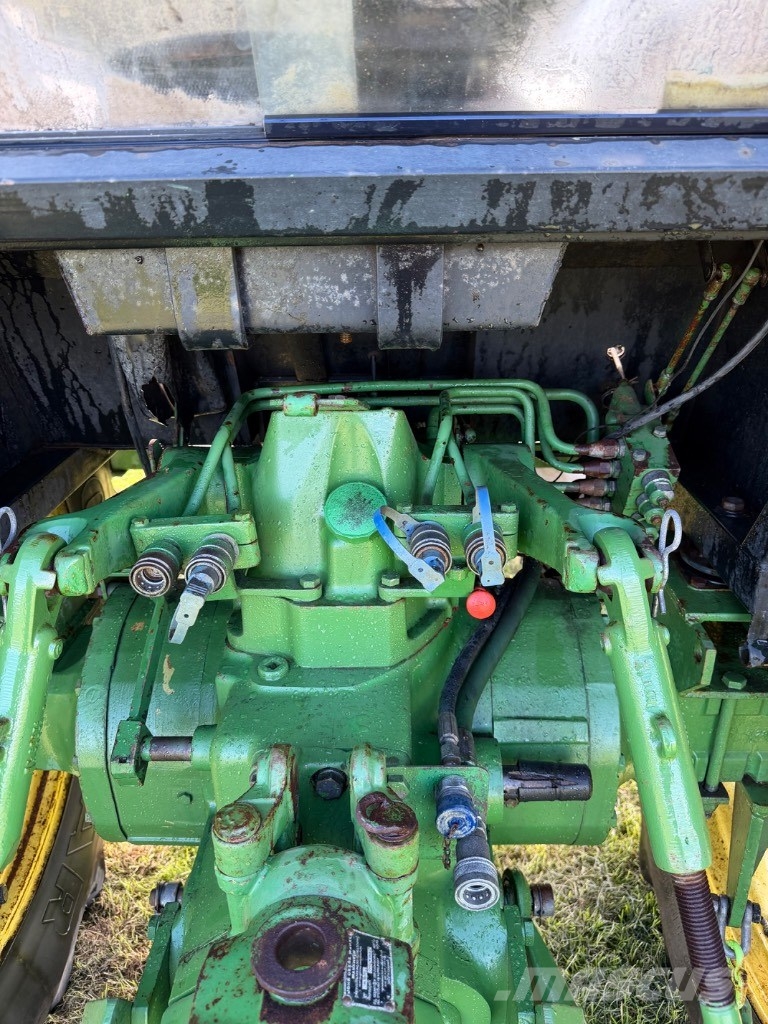 John Deere 3130 الجرارات
