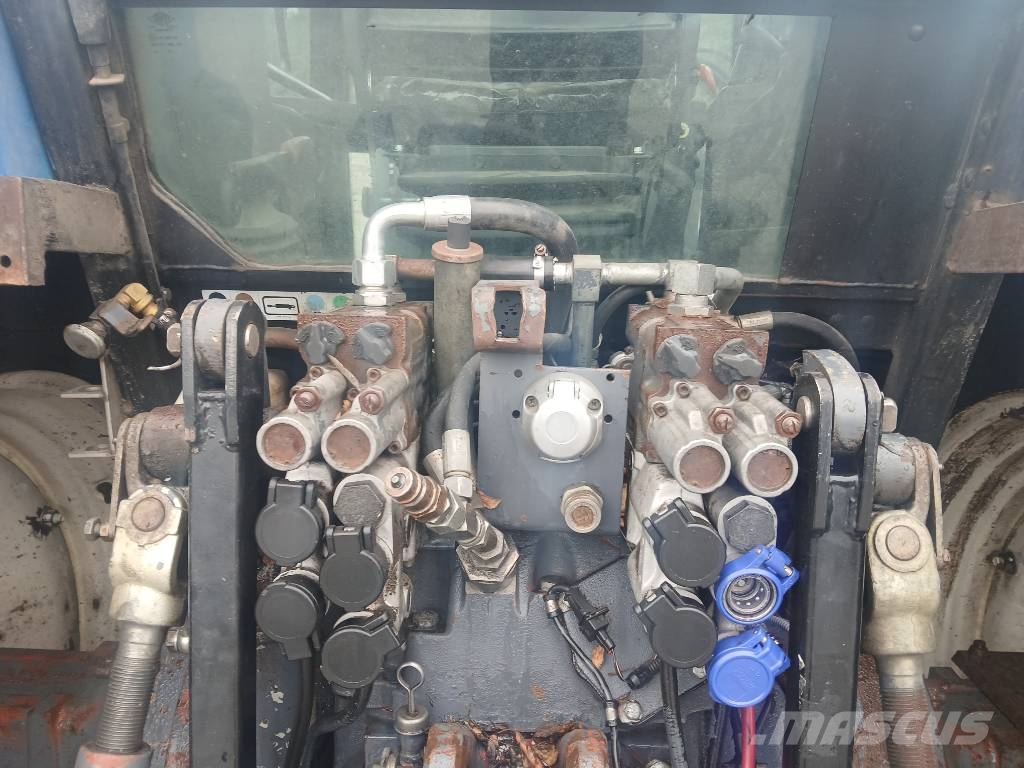 New Holland 8360 RC Traktoren