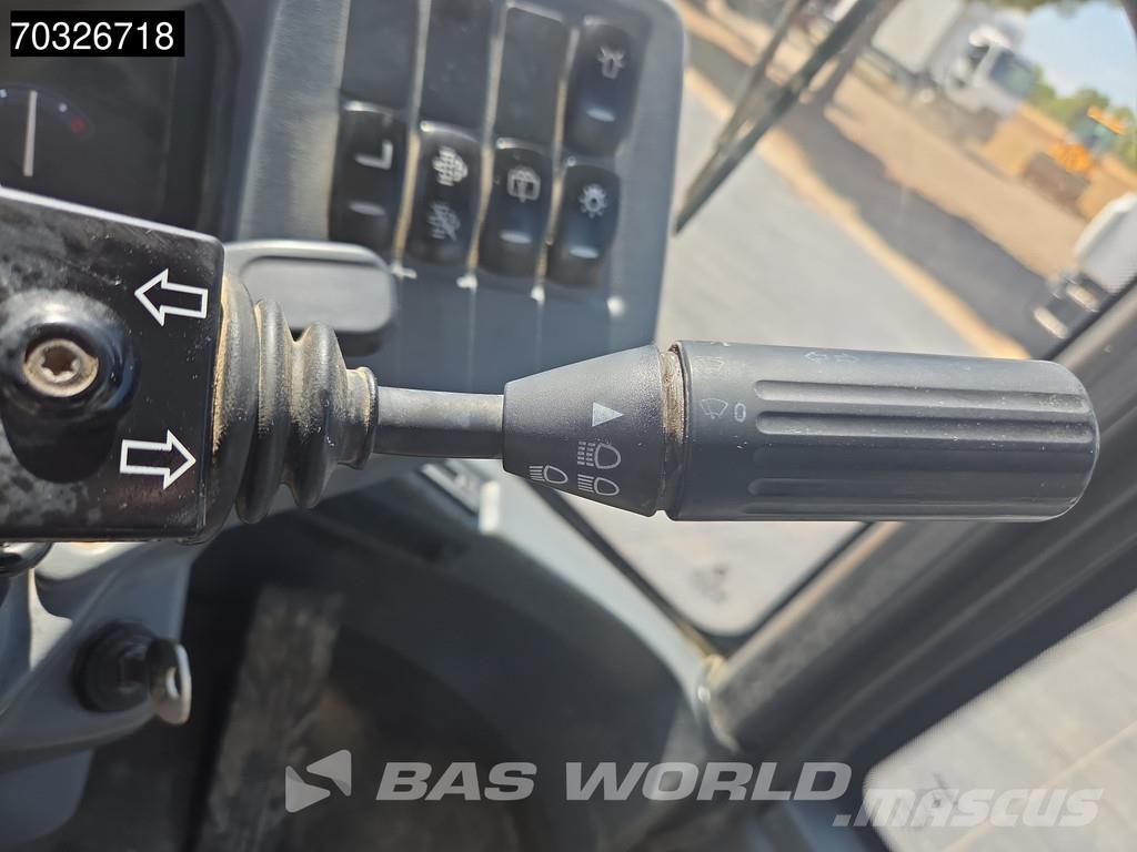 Volvo L30 G لوادر بعجل