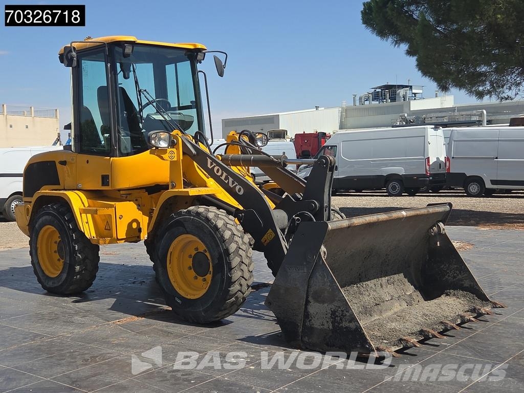 Volvo L30 G لوادر بعجل