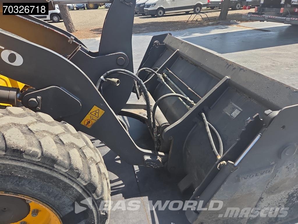 Volvo L30 G لوادر بعجل