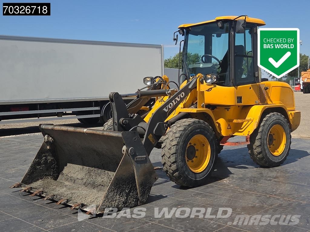 Volvo L30 G لوادر بعجل