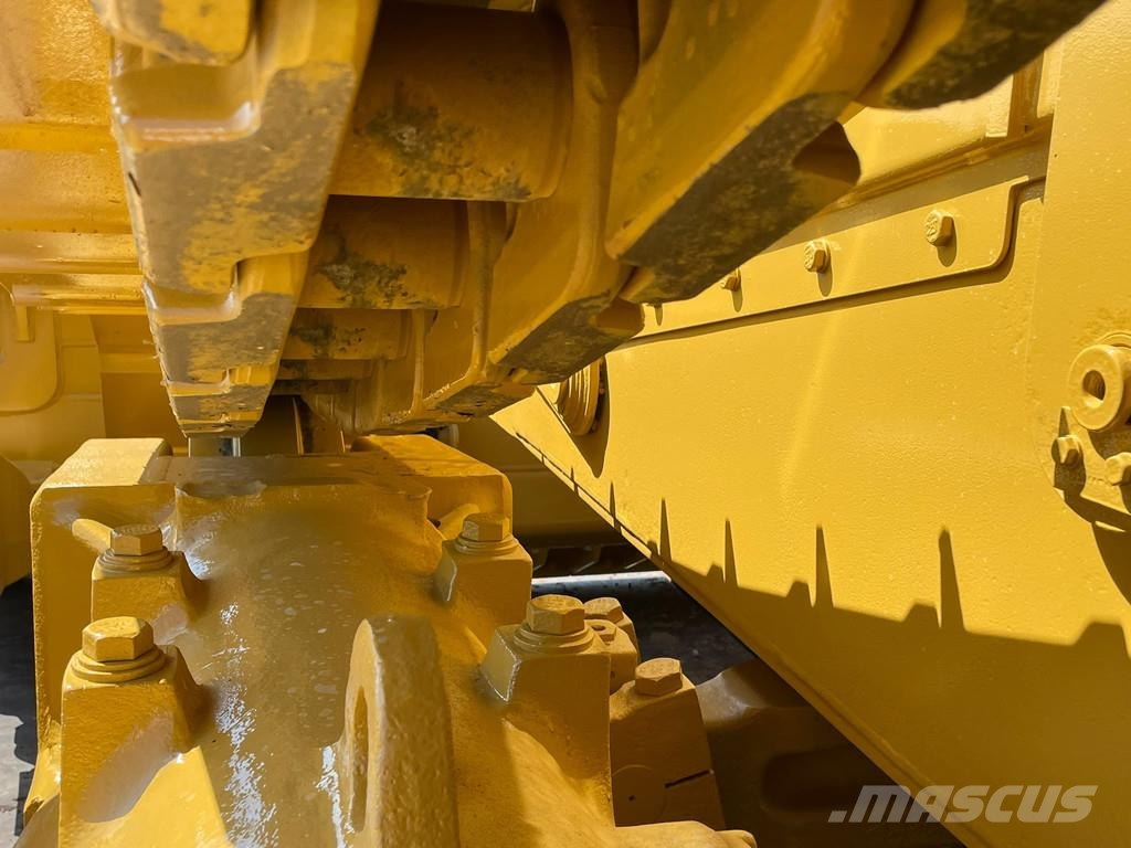 CAT D8T - CE / EPA بلدوزرات مجنزرة