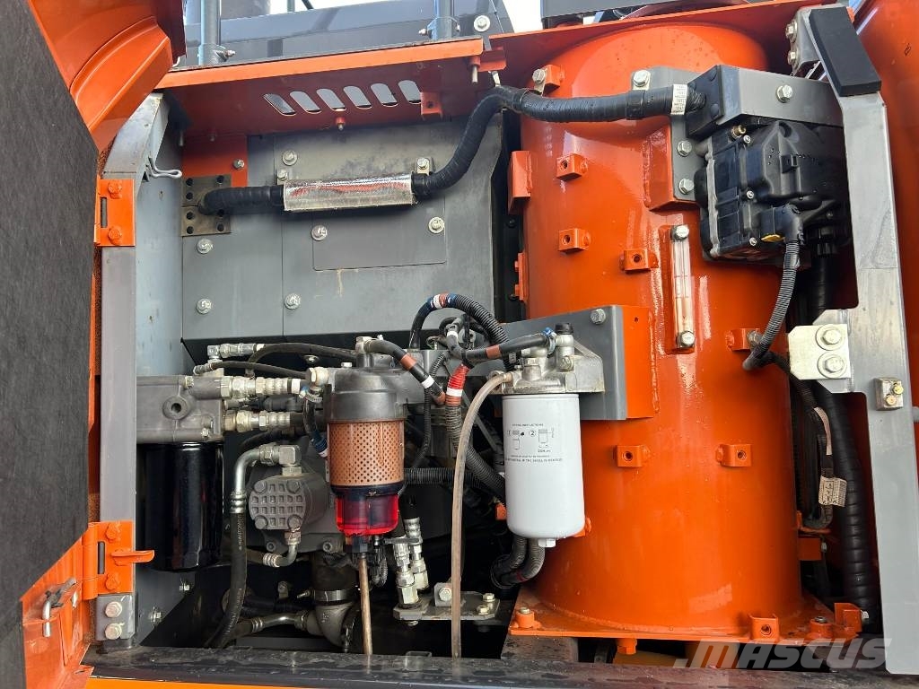 Takesh　送料分として ⇒ Hitachi zx350LC-3 excavator w/ toothed bucket. WATCH VIDEO