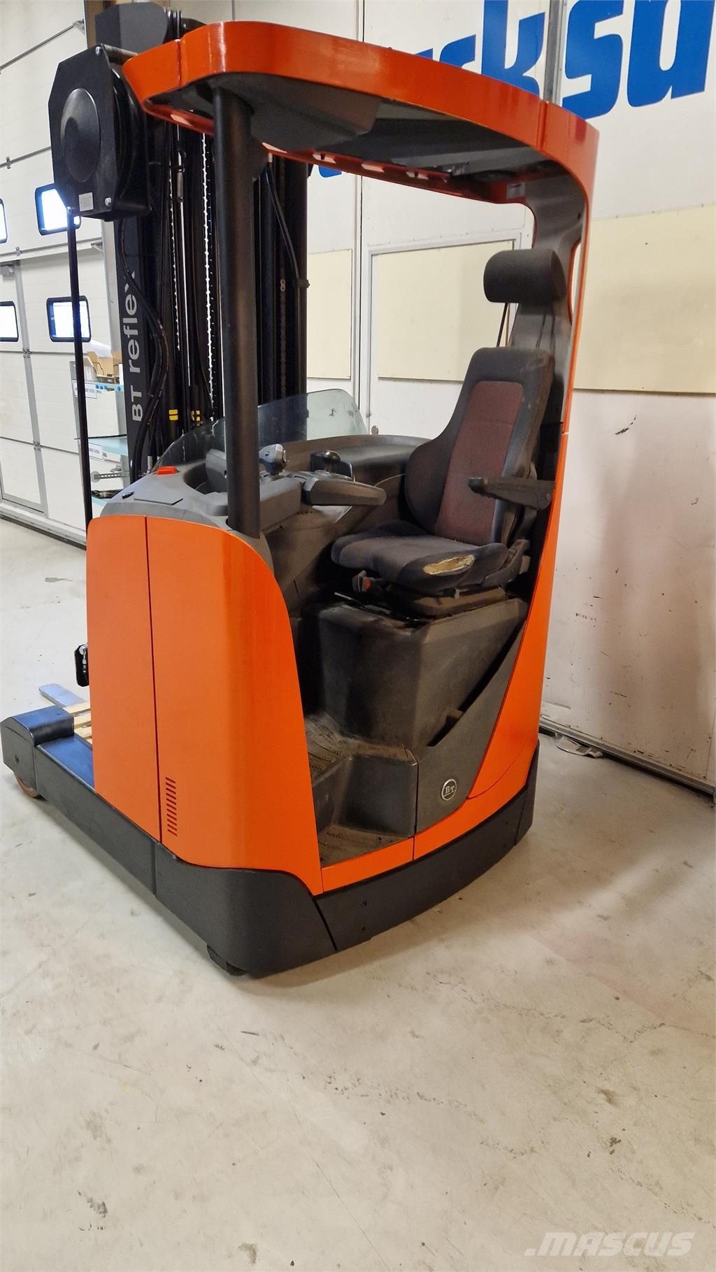 BT RRE140E Reachtruck voor hoog niveau