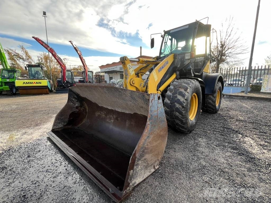 Komatsu WA 100 M Rataslaadurid