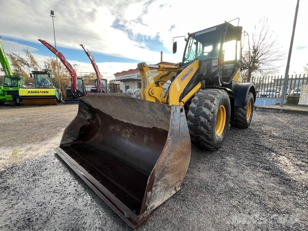 Komatsu WA 100 M Rataslaadurid