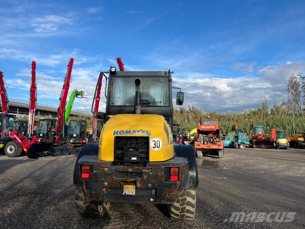 Komatsu WA 100 M Rataslaadurid
