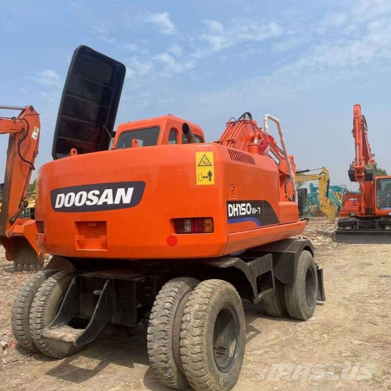 Doosan DH 150 W-7 Ekskavatori uz riteņiem