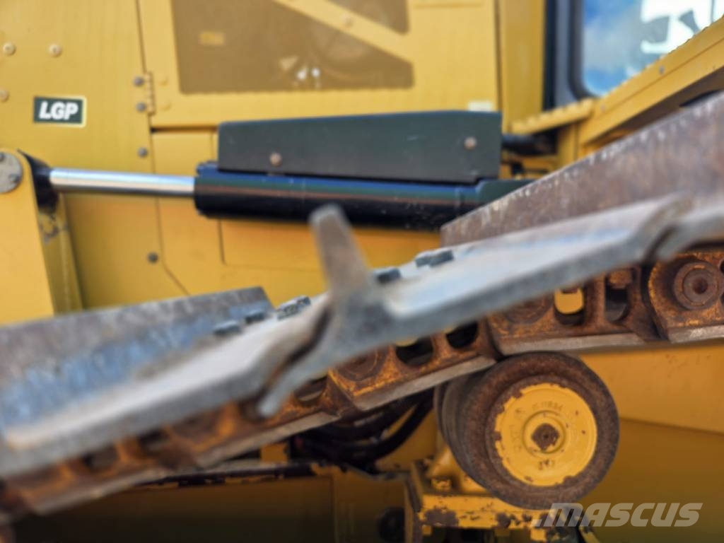 CAT D 5 LGP Buldožeri gusjeničari