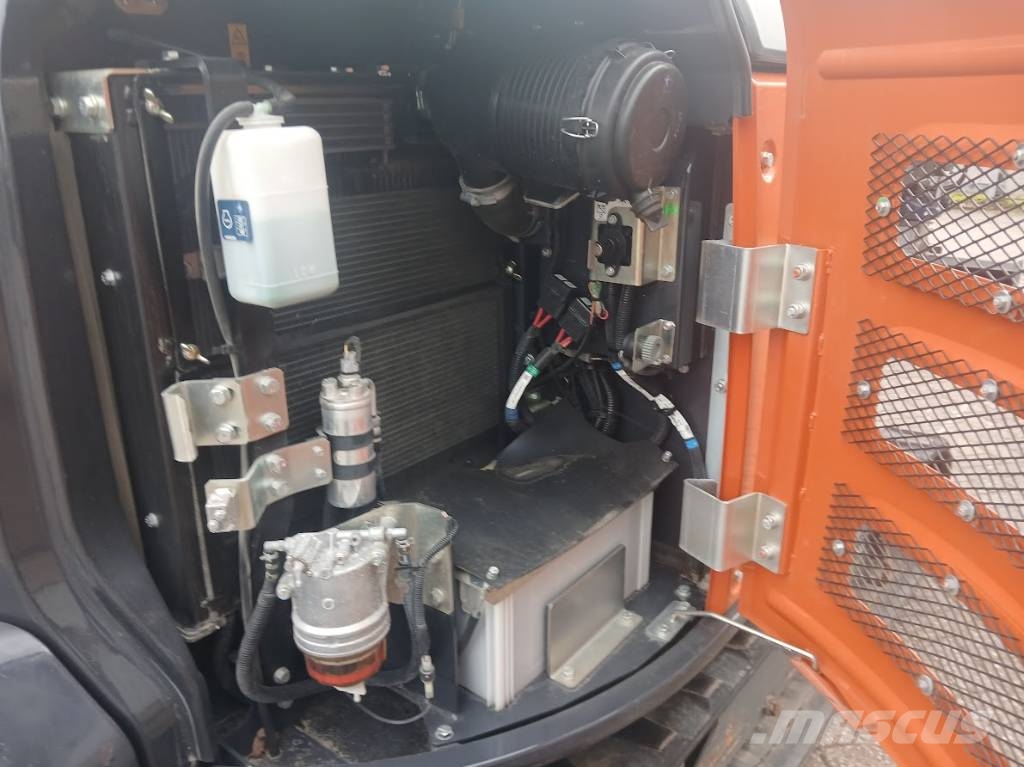 Hitachi ZX65USB-6 CLR 중형굴삭기 7톤-28톤