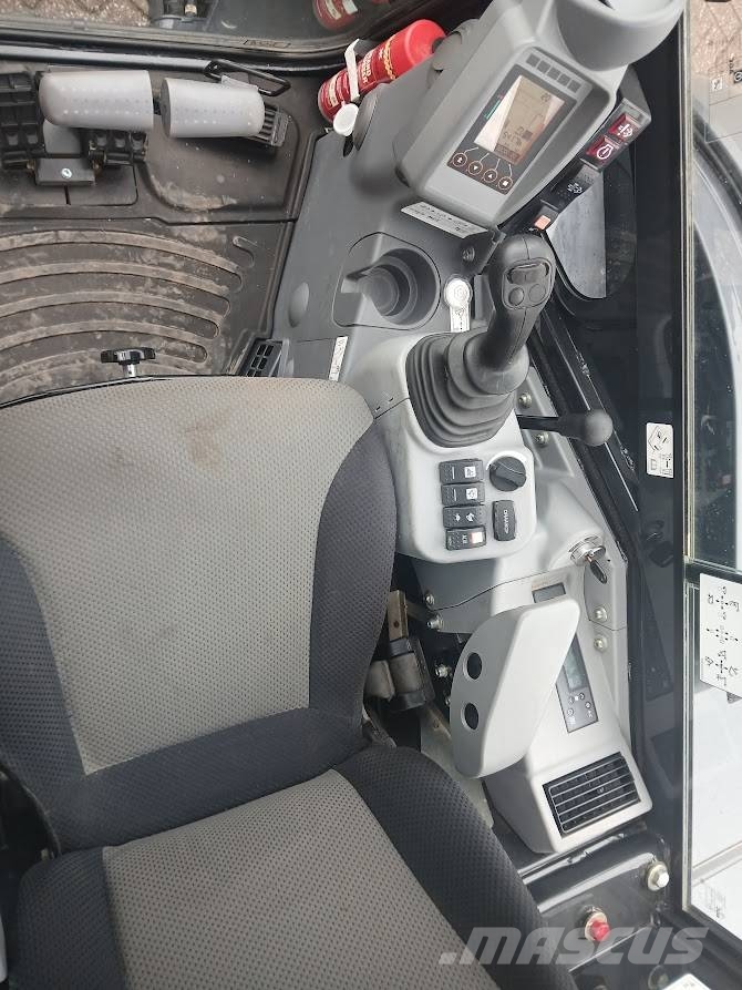 Hitachi ZX65USB-6 CLR 중형굴삭기 7톤-28톤