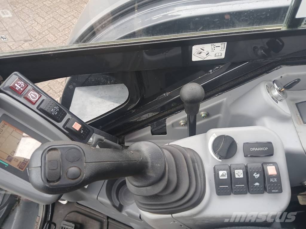 Hitachi ZX65USB-6 CLR 중형굴삭기 7톤-28톤