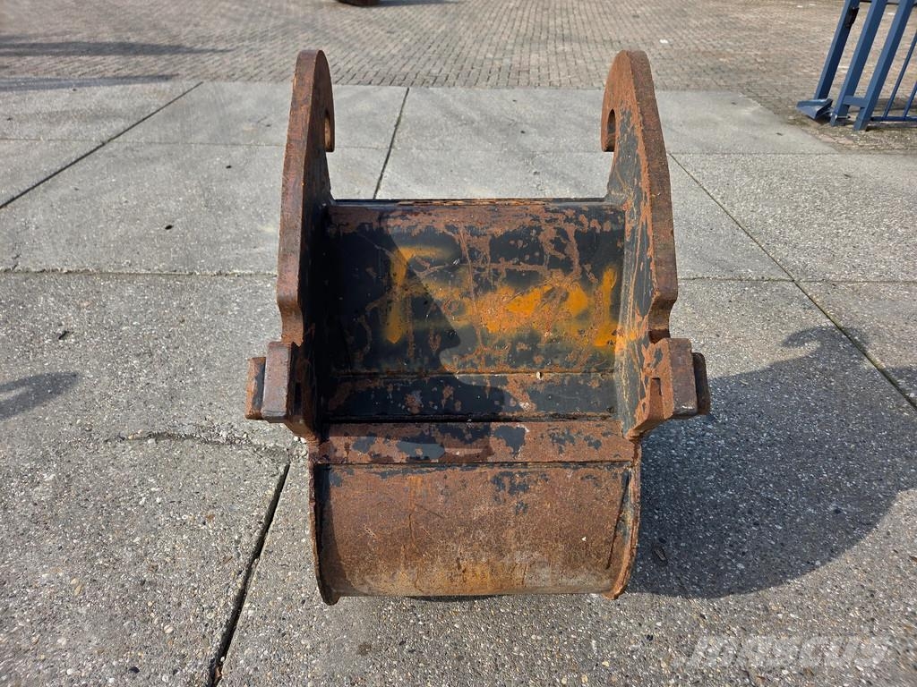 Eurosteel 2 dieplepels CW30/40, 0.64m. en 0.65m. breed Łyżki do ładowarek