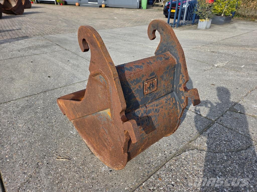 Eurosteel 2 dieplepels CW30/40, 0.64m. en 0.65m. breed Łyżki do ładowarek