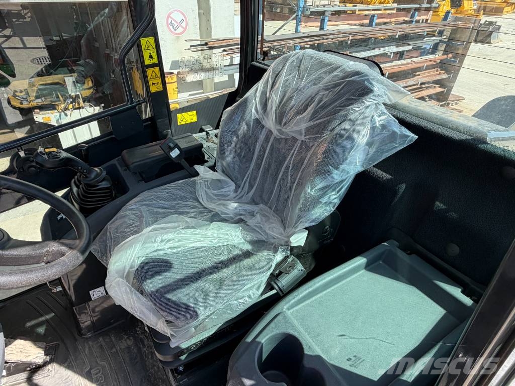 Komatsu WA100M-8 Miniładowarki