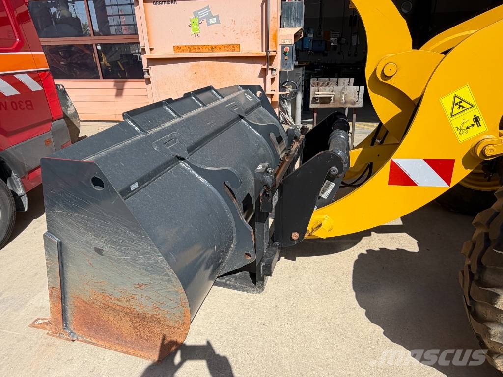 Komatsu WA100M-8 Miniładowarki