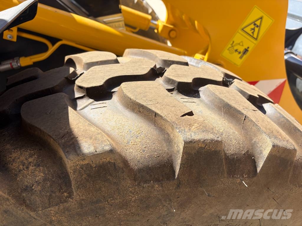 Komatsu WA100M-8 Miniładowarki