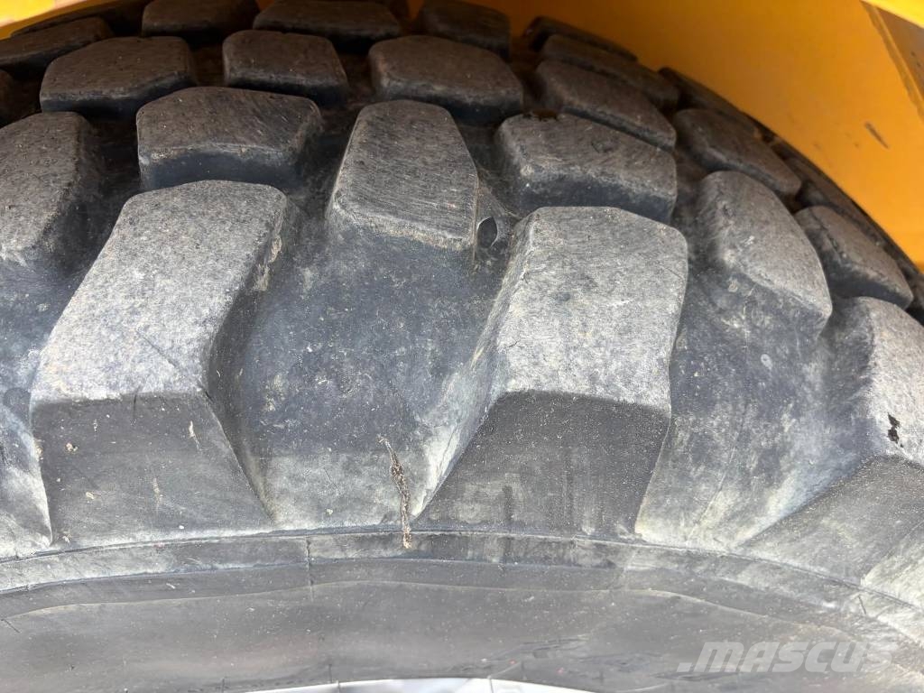 Volvo L 30 B لوادر بعجل